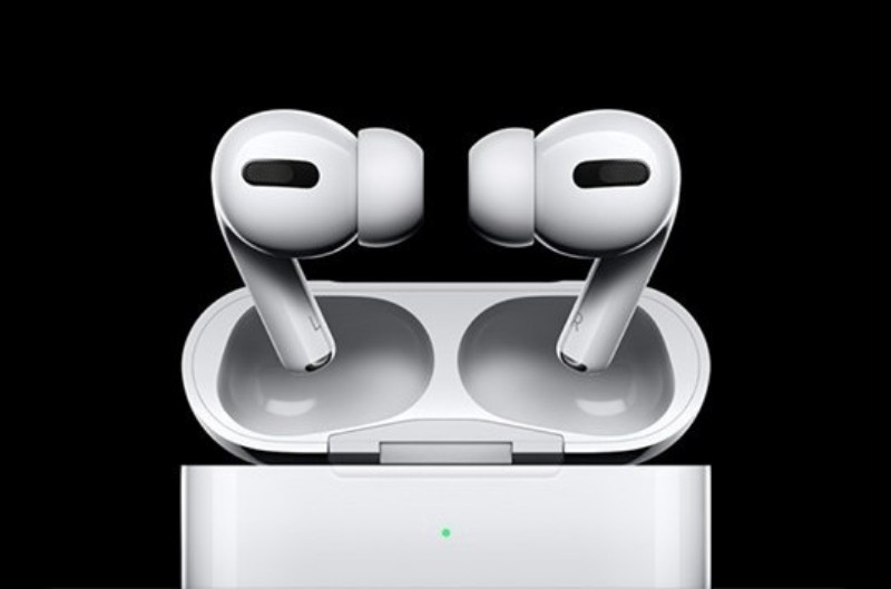 Apple AirPods Pro With Wireless Charging Case AirPods Pro
